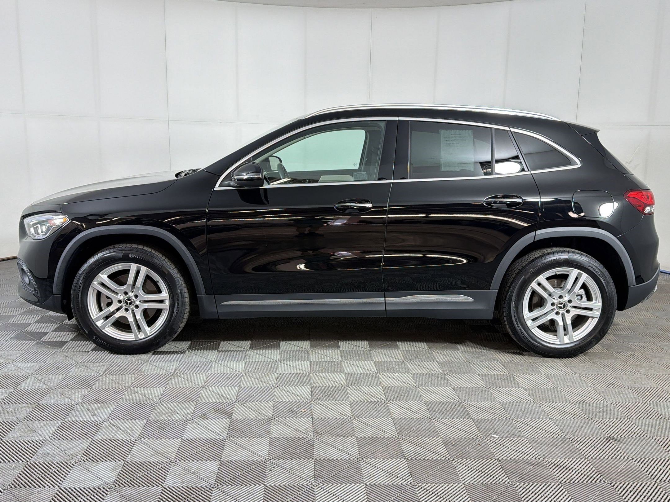 Used 2023 Mercedes-Benz GLA 250 4MATIC image 2