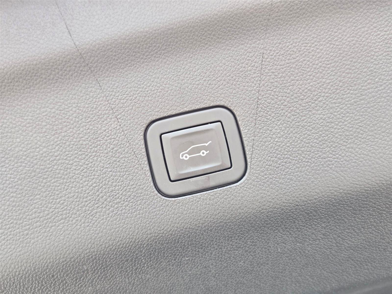 Used 2025 GMC Yukon AT4 Ultimate AWD/4WD image 36