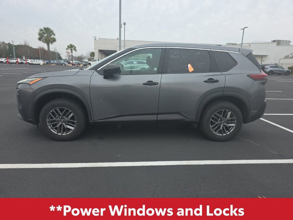 Used 2023 Nissan Rogue S image 4