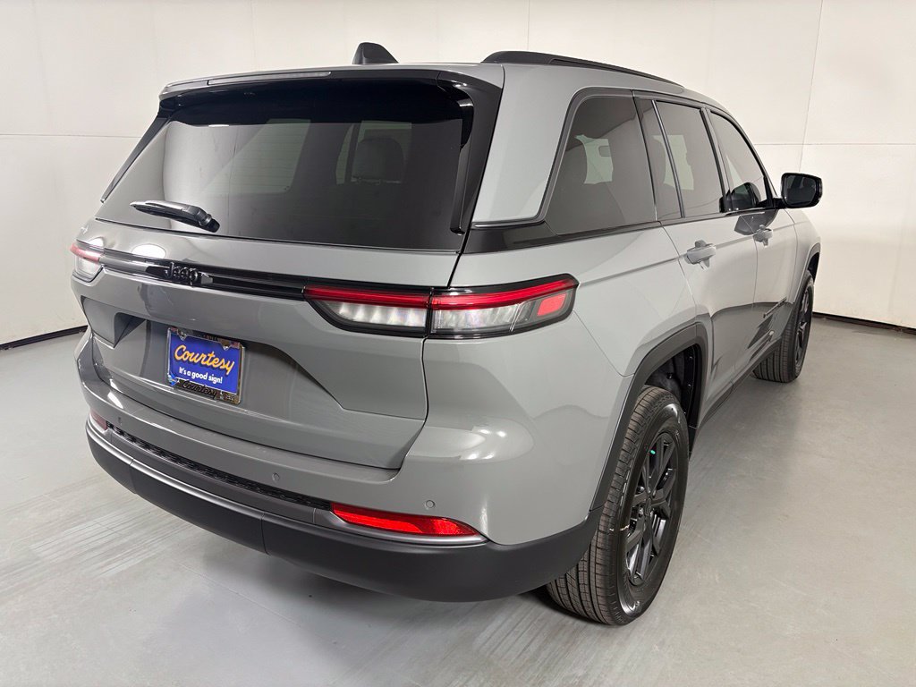 New 2027 Jeep Grand Cherokee Altitude RWD image 8