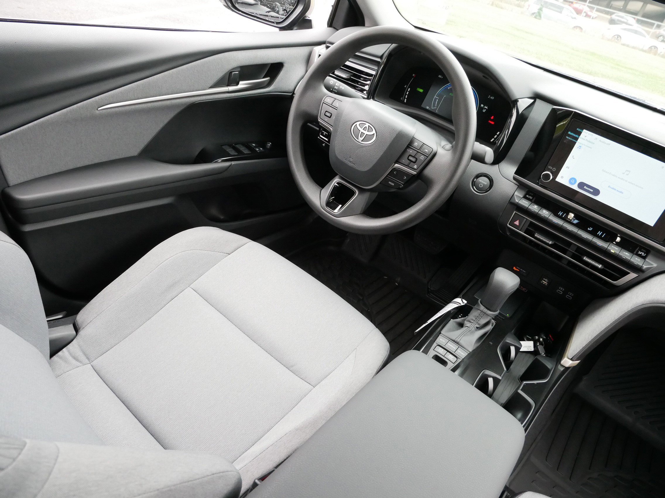 Used 2026 Toyota Camry LE image 9