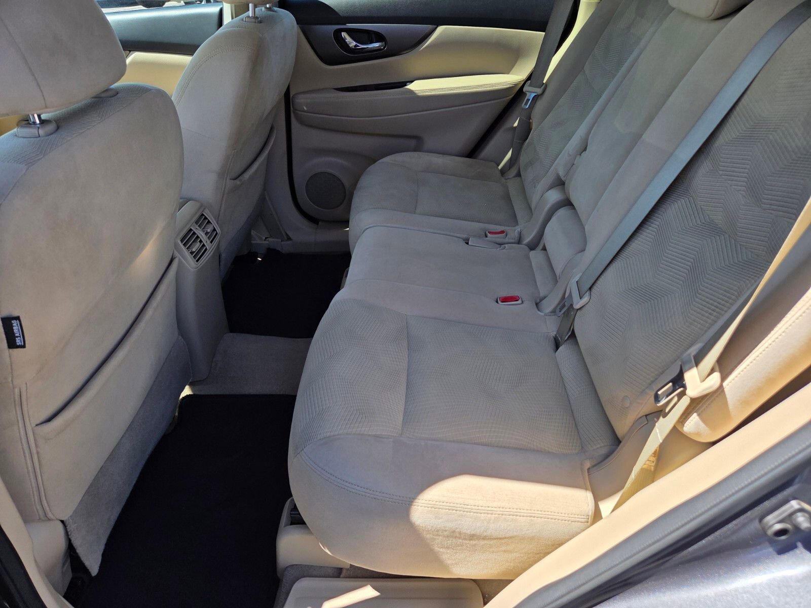 Used 2015 Nissan Rogue SV w/ SV Moonroof Package image 17