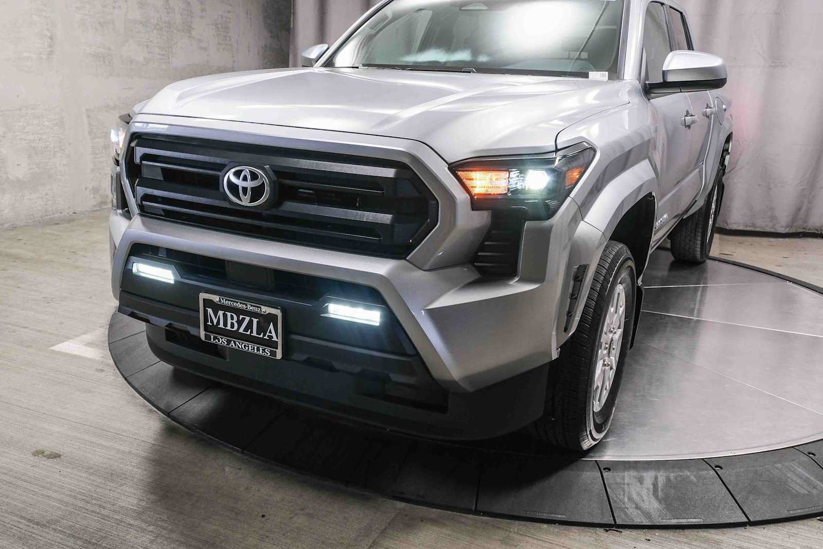 Used 2025 Toyota Tacoma SR5 RWD image 12