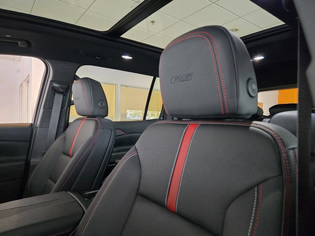 New 2026 Chevrolet Traverse RS w/ LPO, Floor Liner Package AWD/4WD image 26