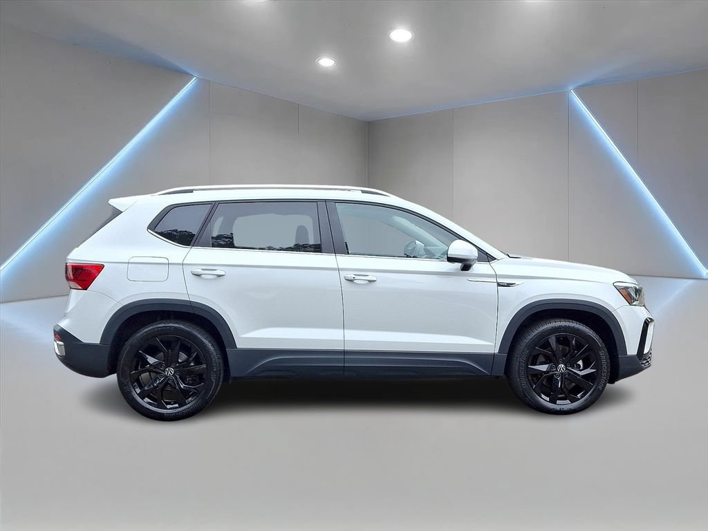 Certified 2023 Volkswagen Taos SE w/ Panoramic Sunroof Package AWD/4WD image 4