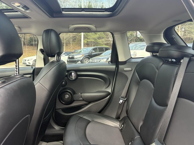Used 2016 MINI Cooper 4-Door Hardtop image 14