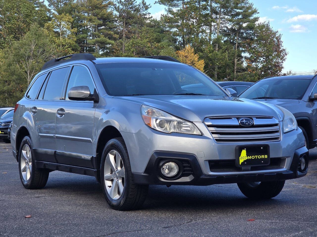Used 2014 Subaru Outback 2.5i Limited w/ Moonroof Package AWD/4WD image 2