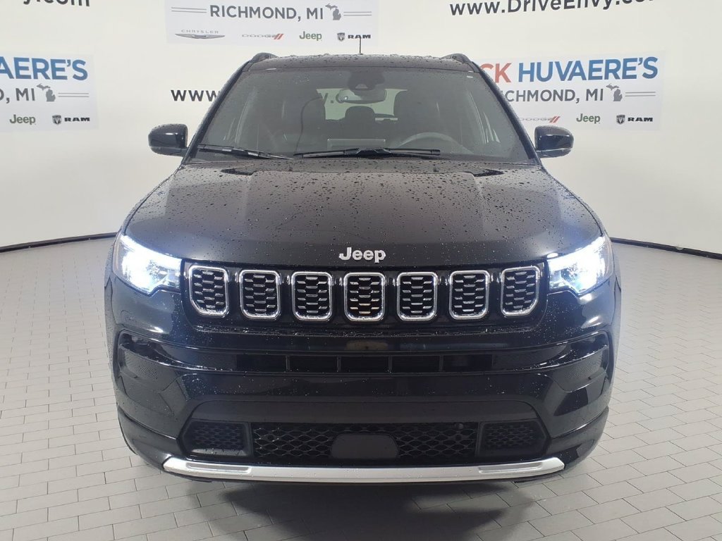 Used 2025 Jeep Compass Limited w/ Elite Group AWD/4WD image 2