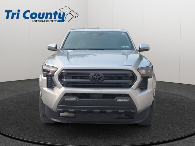 Certified 2025 Toyota Tacoma SR5 AWD/4WD image 2
