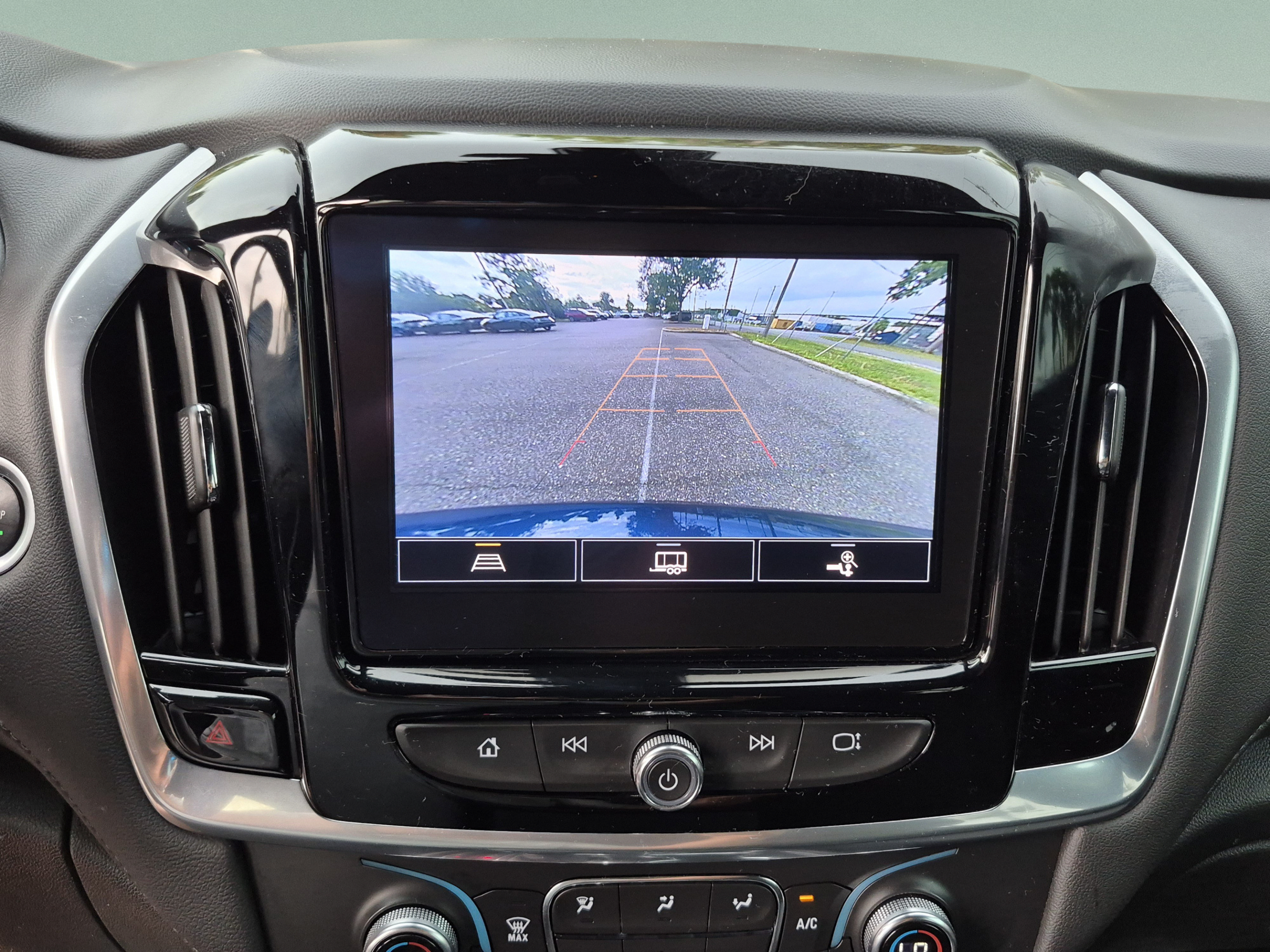 Used 2023 Chevrolet Traverse LT FWD image 24