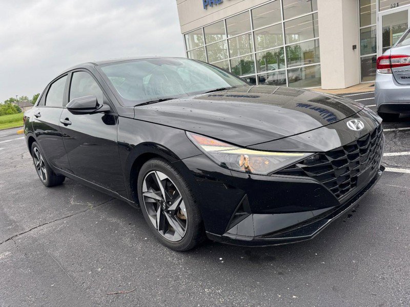 Used 2023 Hyundai Elantra SEL w/ Convenience Package FWD video 2
