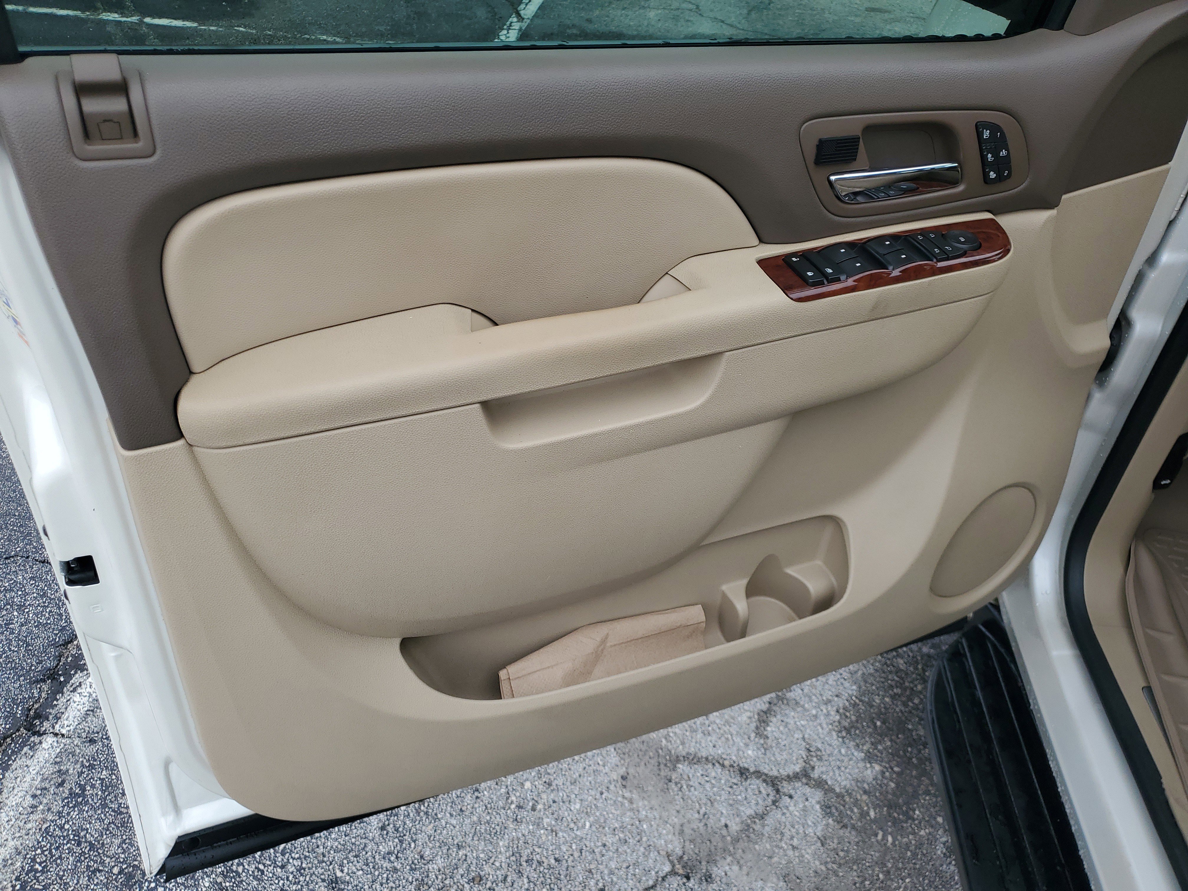 Used 2011 Chevrolet Suburban LTZ image 10