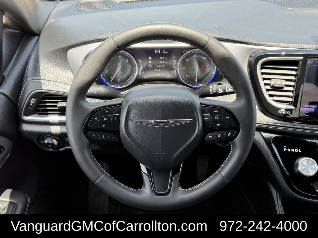 Used 2025 Chrysler Pacifica Limited FWD image 12