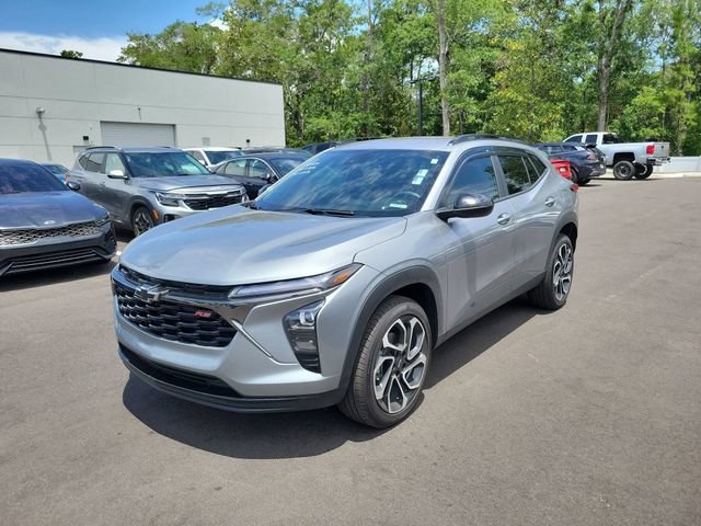 Used 2025 Chevrolet Trax RS w/ Driver Confidence Package FWD image 4