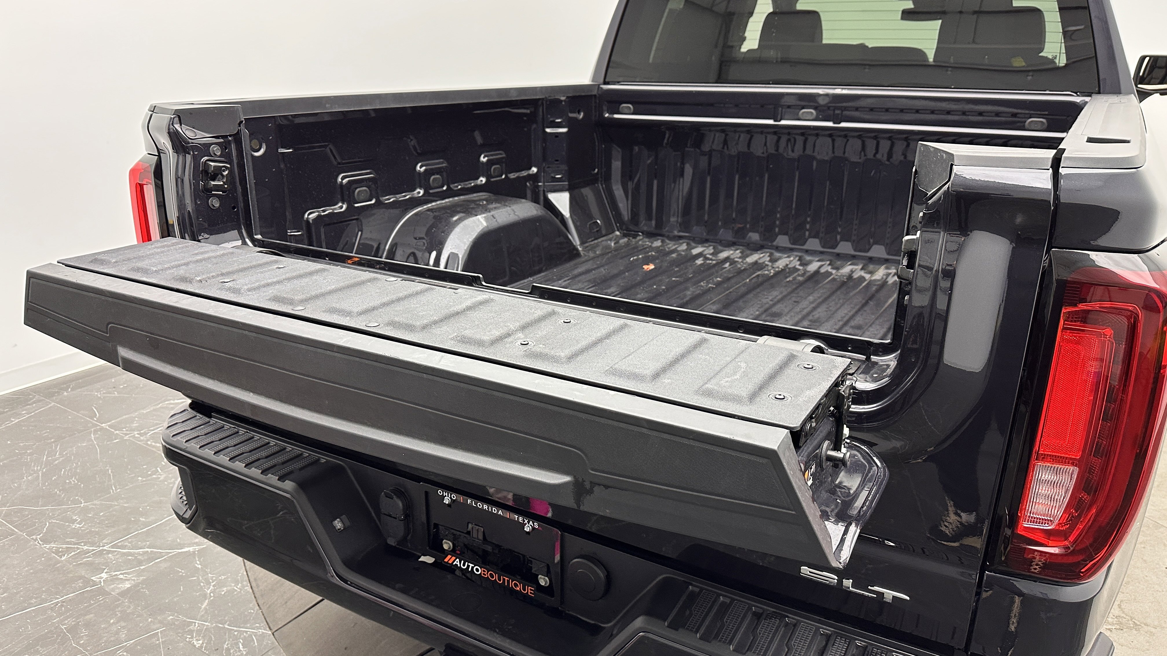Used 2026 GMC Sierra 1500 SLT RWD image 30