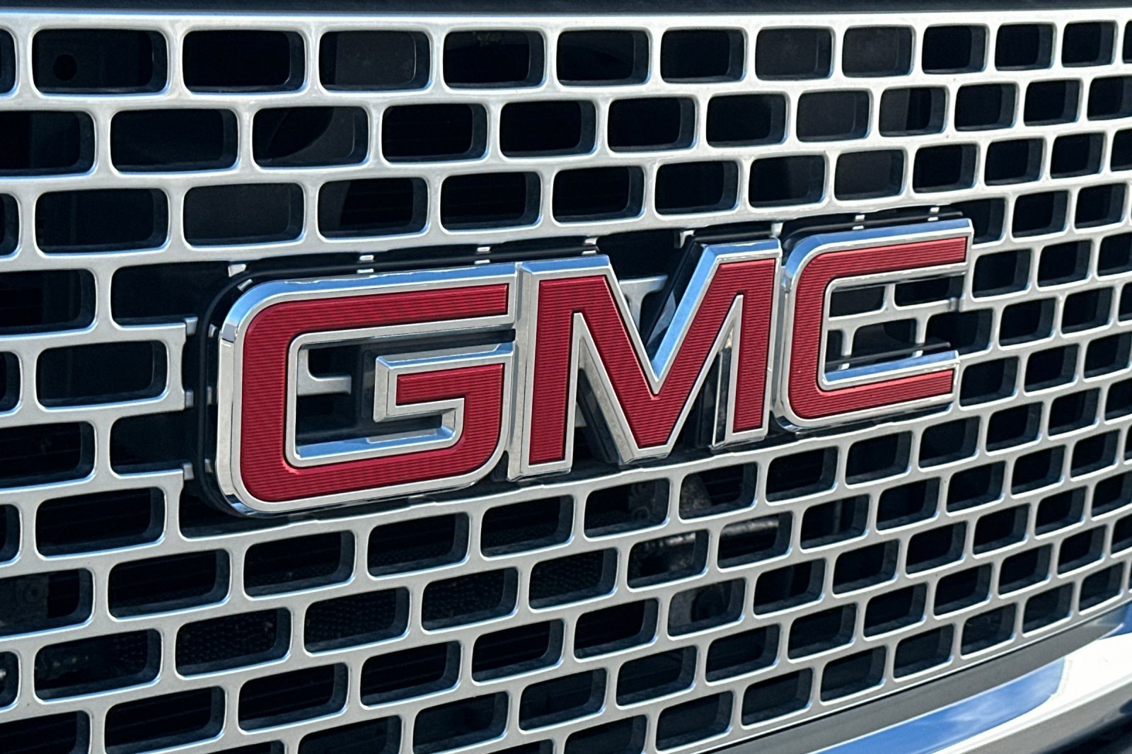 Used 2015 GMC Sierra 2500 Denali w/ Duramax Plus Package AWD/4WD image 45