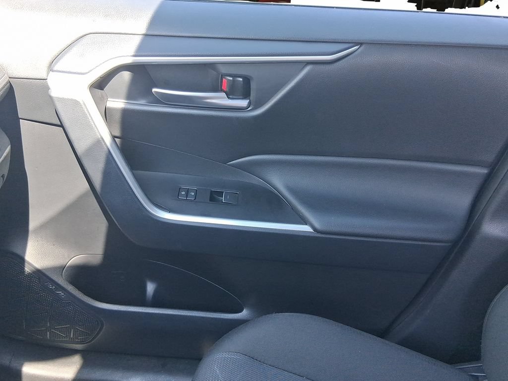 Used 2025 Toyota RAV4 XLE AWD/4WD image 11