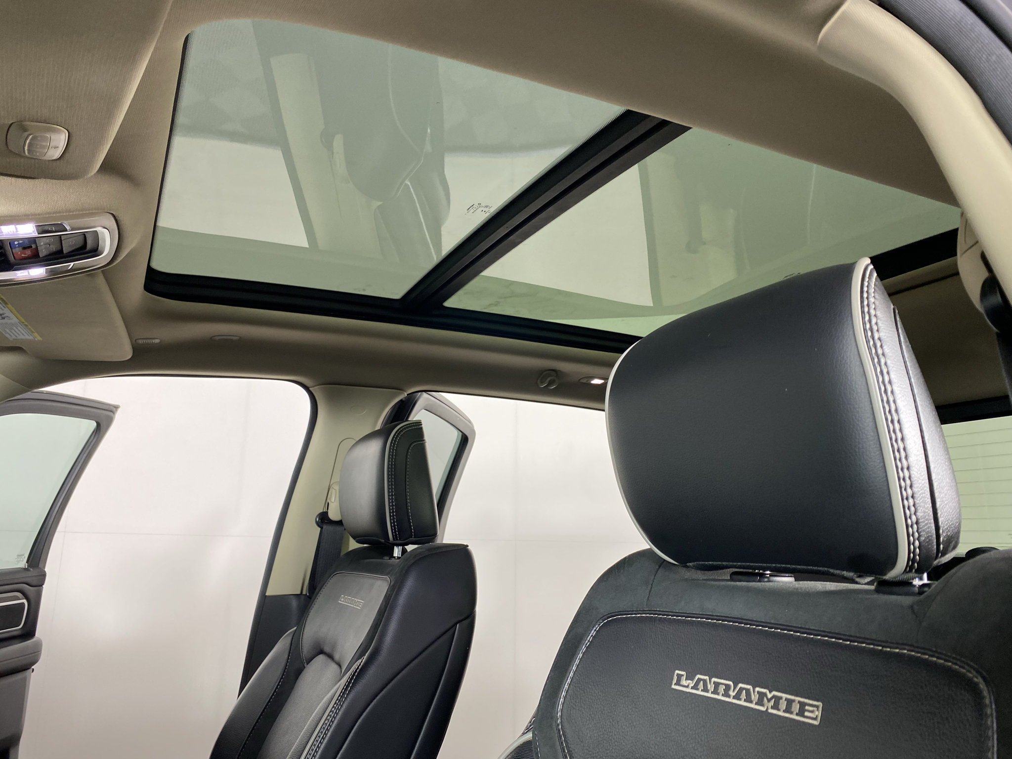 Used 2019 RAM 1500 Laramie AWD/4WD image 24