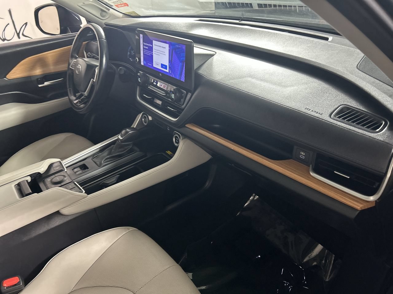 Used 2024 Toyota Grand Highlander AWD image 27
