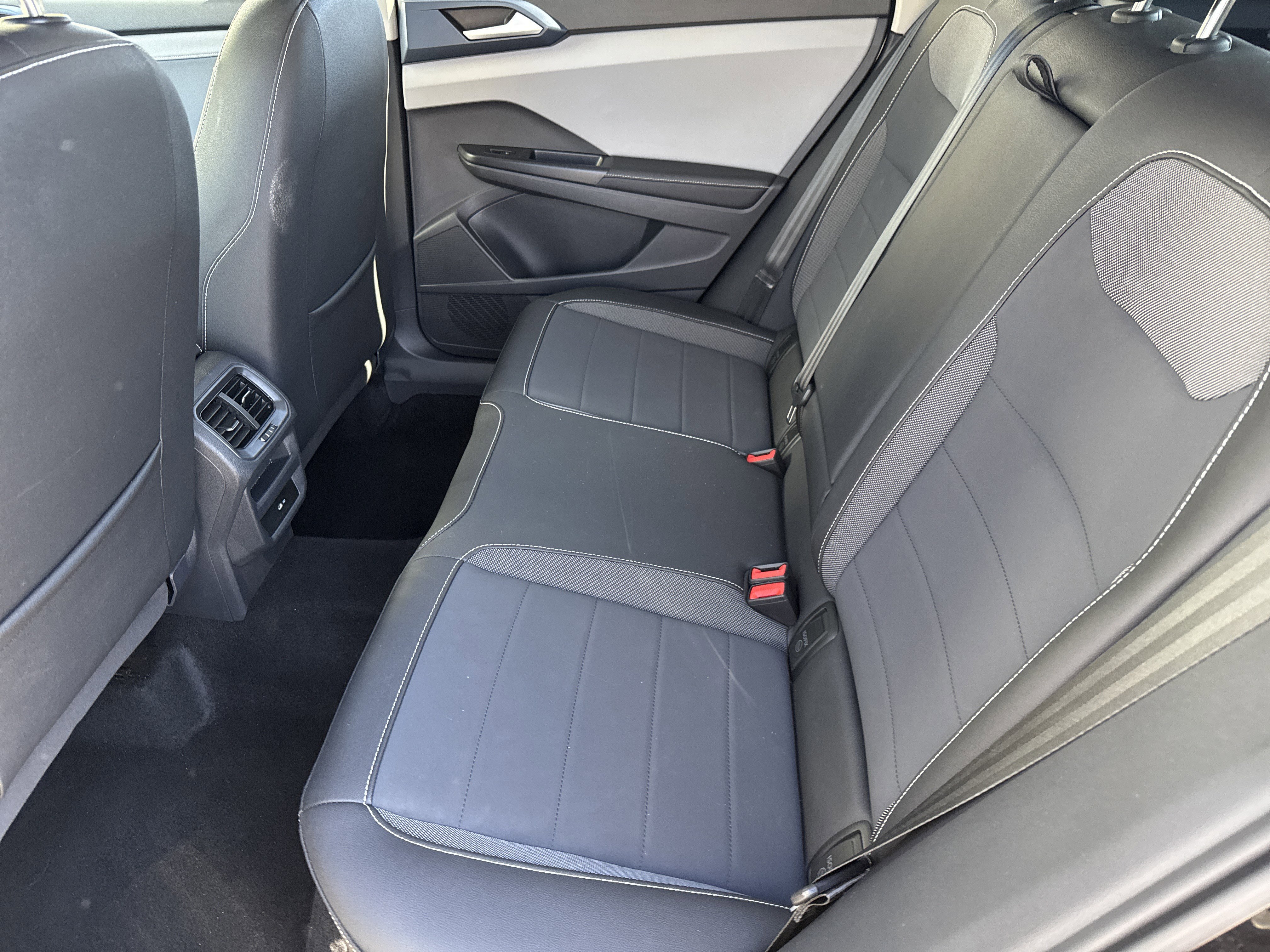 Certified 2024 Volkswagen Taos SE image 6