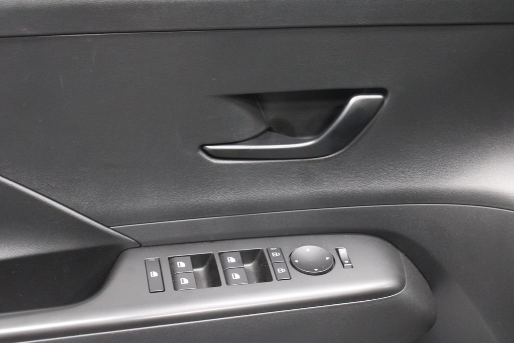 Used 2024 Hyundai Kona SE AWD/4WD image 24