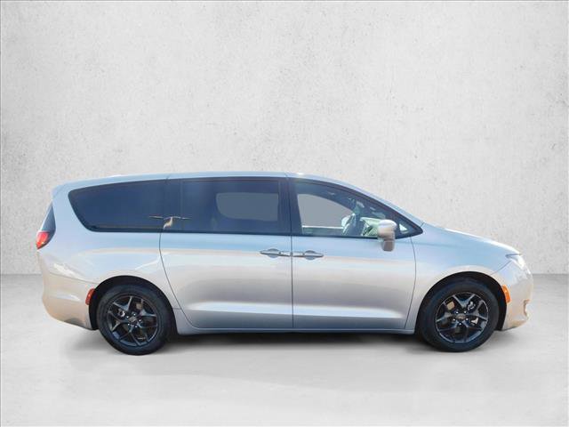 Used 2018 Chrysler Pacifica Touring Plus w/ S Appearance Package image 4