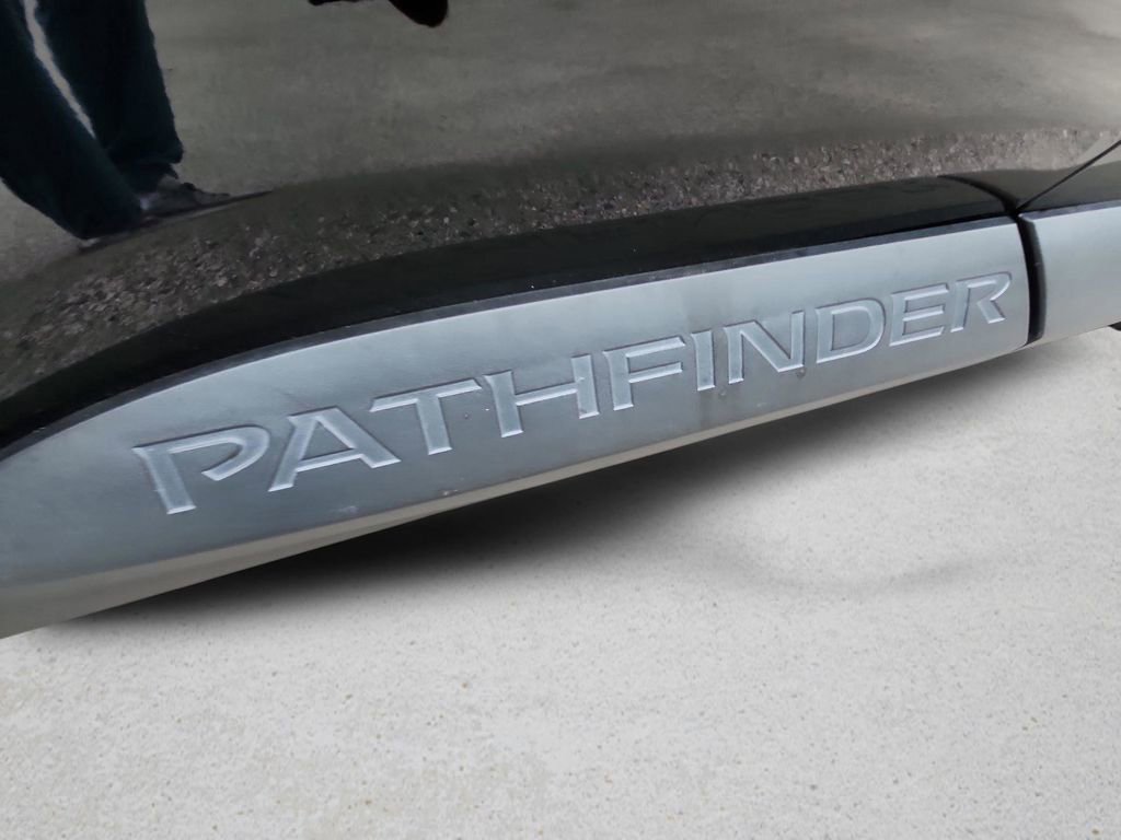 Used 2023 Nissan Pathfinder S image 31