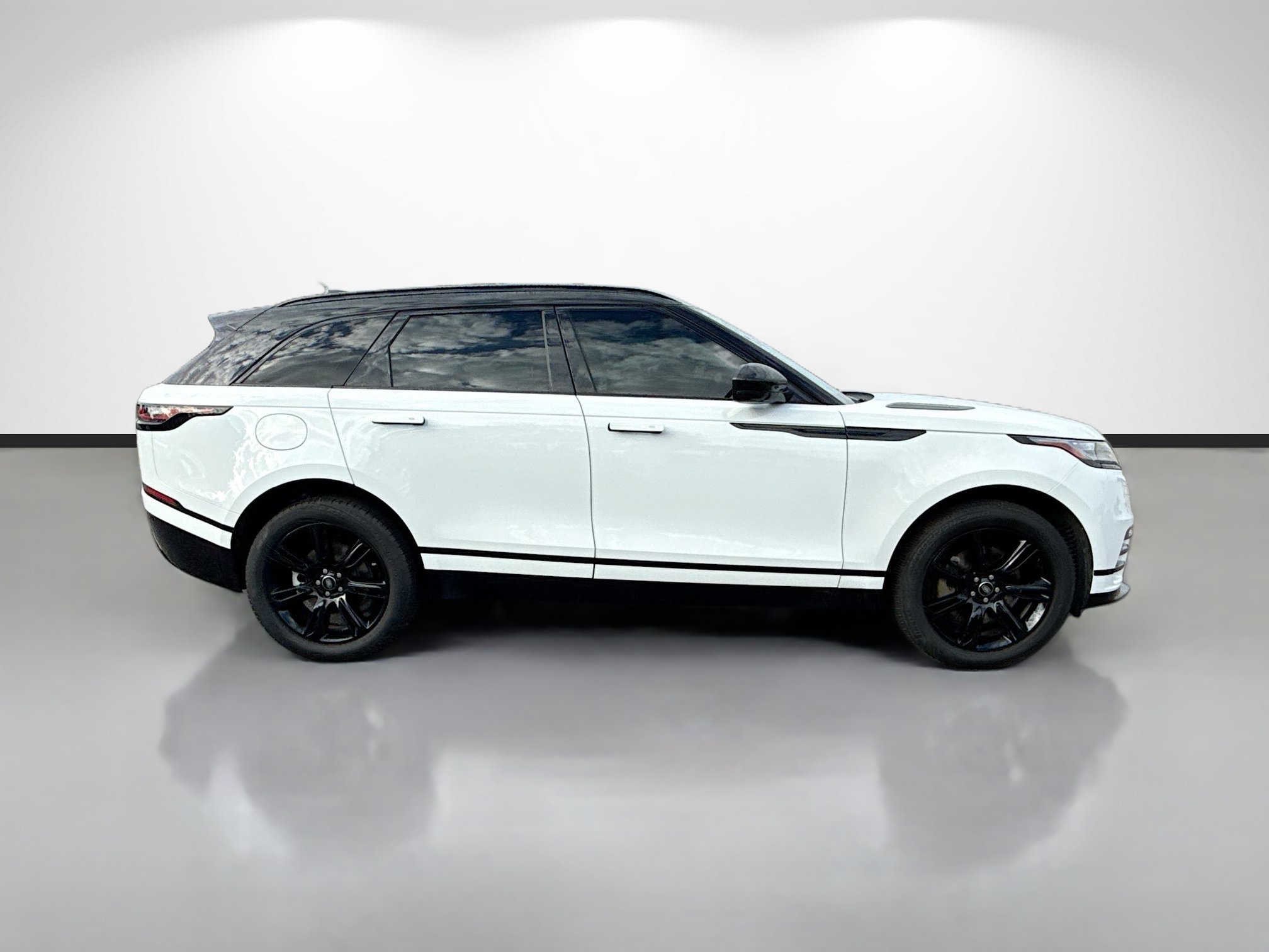 Used 2023 Land Rover Range Rover Velar R-Dynamic S AWD/4WD image 2