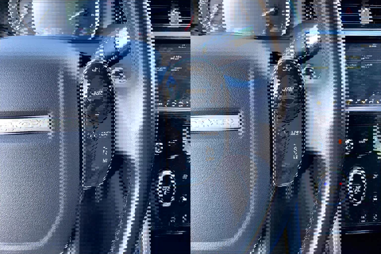 Used 2020 Land Rover Discovery Sport image 20