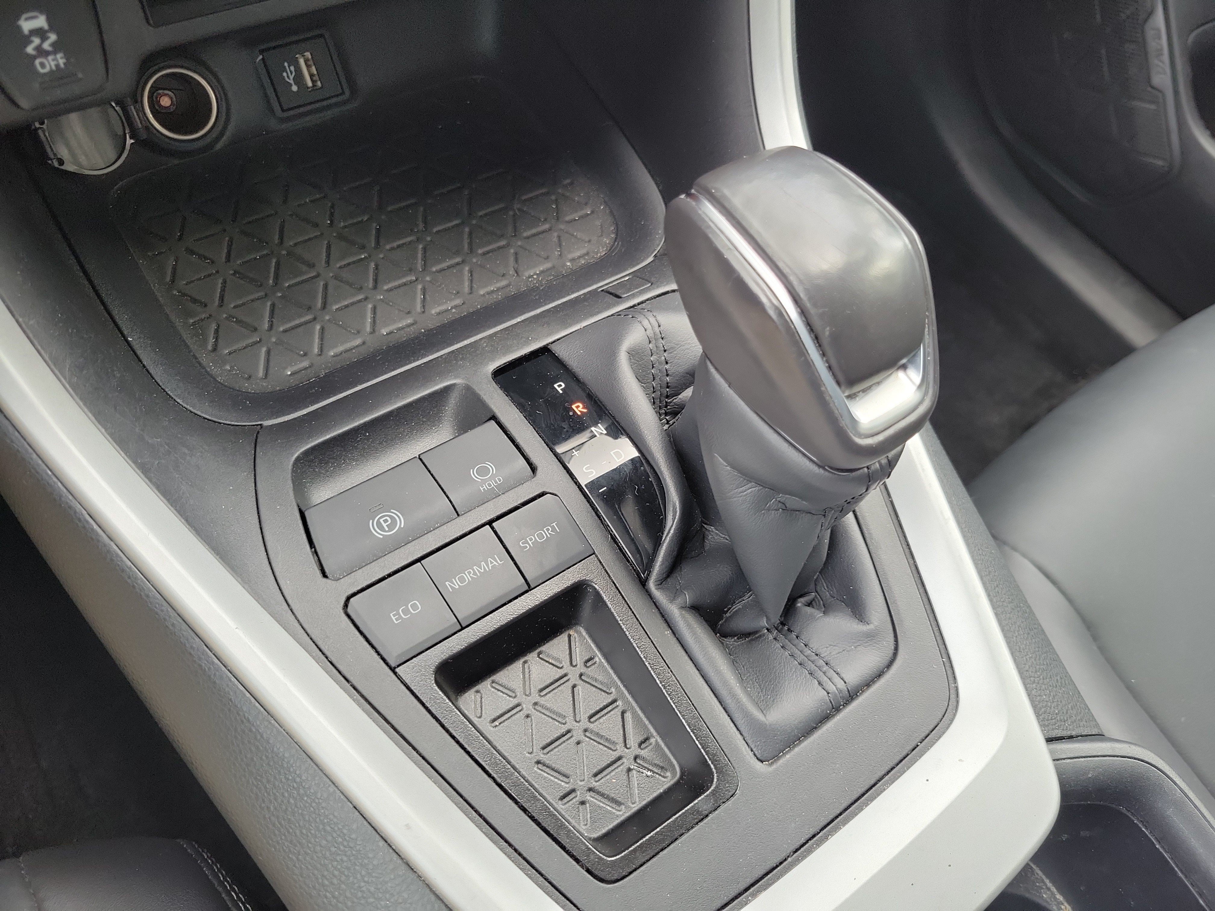 Used 2025 Toyota RAV4 XLE Premium FWD image 30