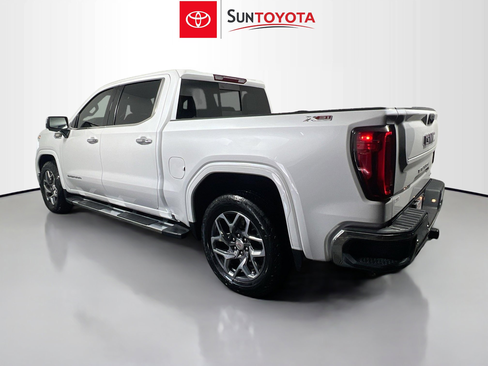 Used 2022 GMC Sierra 1500 SLT w/ SLT Premium Plus Package image 6