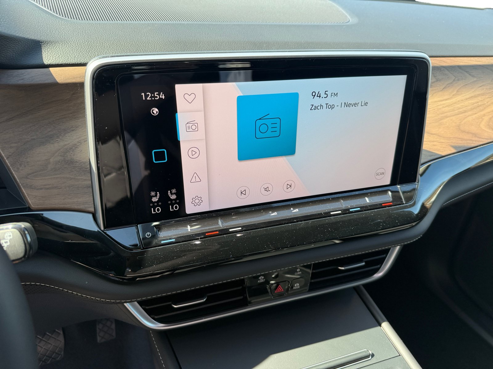 New 2026 Volkswagen Atlas SE FWD image 12