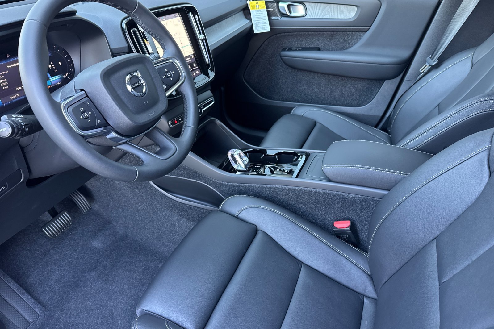 New 2026 Volvo XC40 B5 Ultra w/ Protection Package Premier AWD/4WD image 9