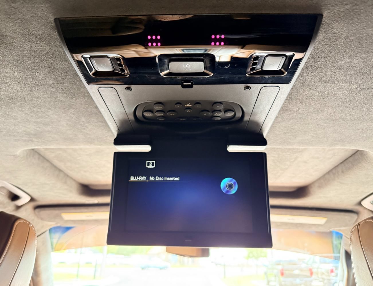 Used 2017 Cadillac Escalade Platinum AWD/4WD image 32