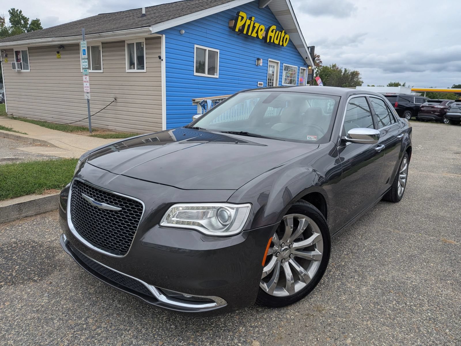 Used 2019 Chrysler 300 Limited RWD image 1