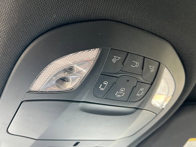 Used 2024 Chrysler Pacifica Limited FWD image 32