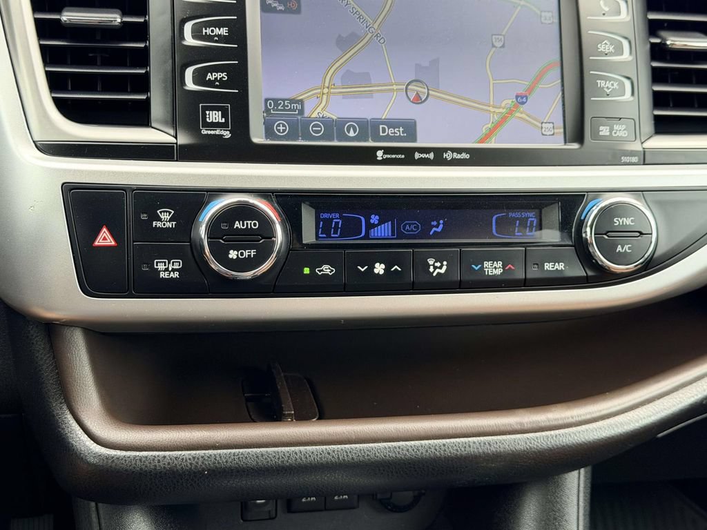 Used 2018 Toyota Highlander Limited Platinum AWD/4WD image 5