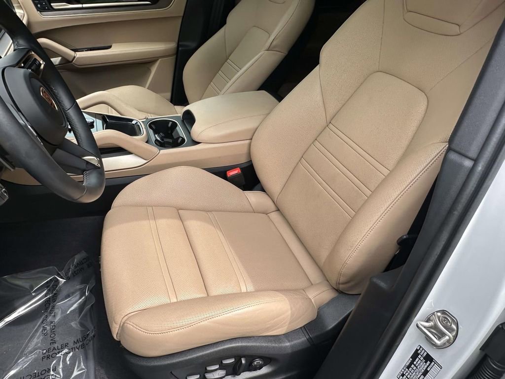 Certified 2025 Porsche Cayenne S AWD/4WD image 12