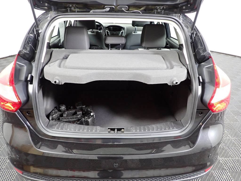 Used 2014 Ford Focus SE w/ SE Sport Package FWD image 15