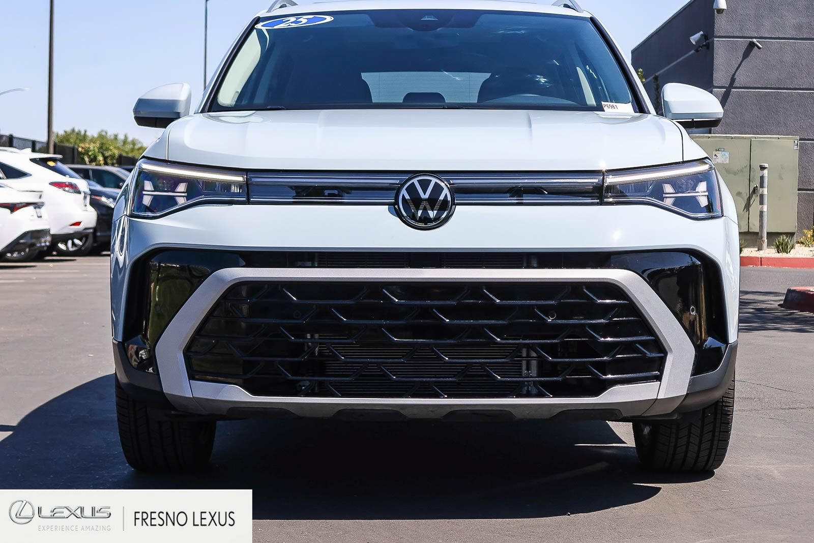Used 2025 Volkswagen Taos SEL AWD/4WD image 2