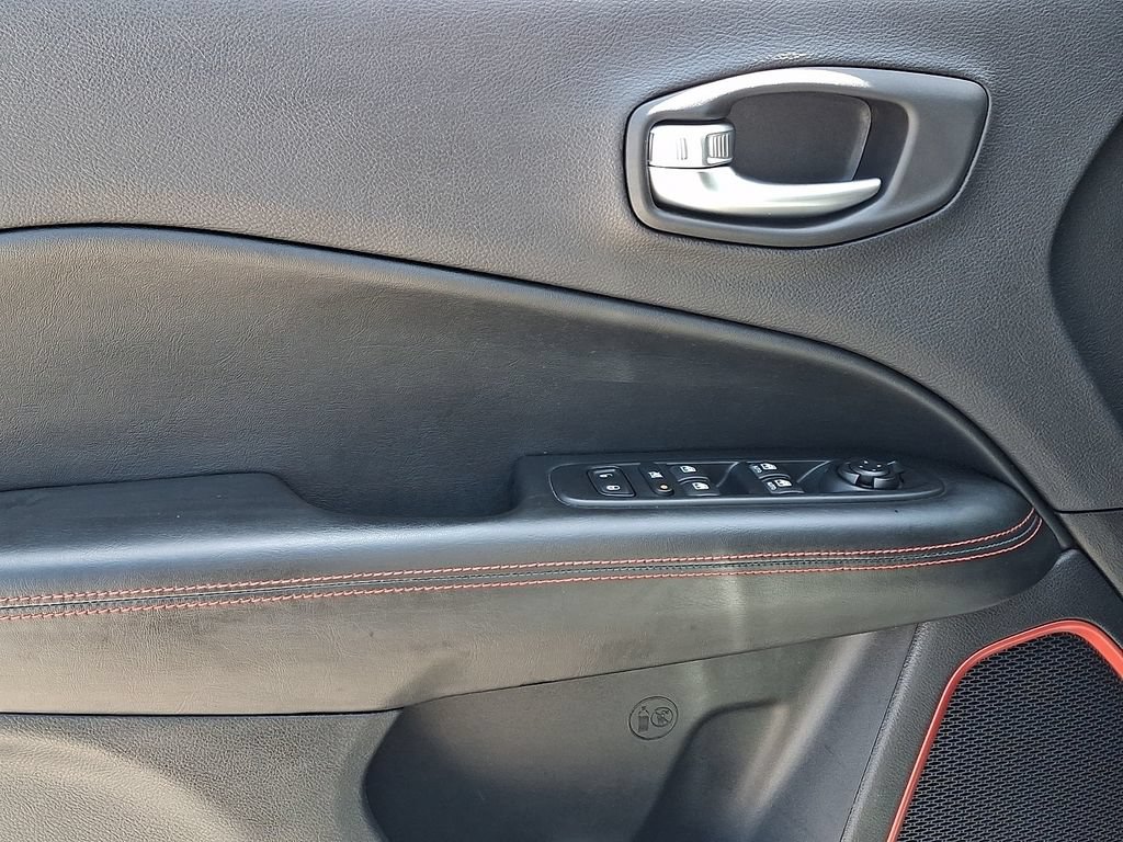 Used 2018 Jeep Compass Trailhawk w/ Navigation Group AWD/4WD image 13