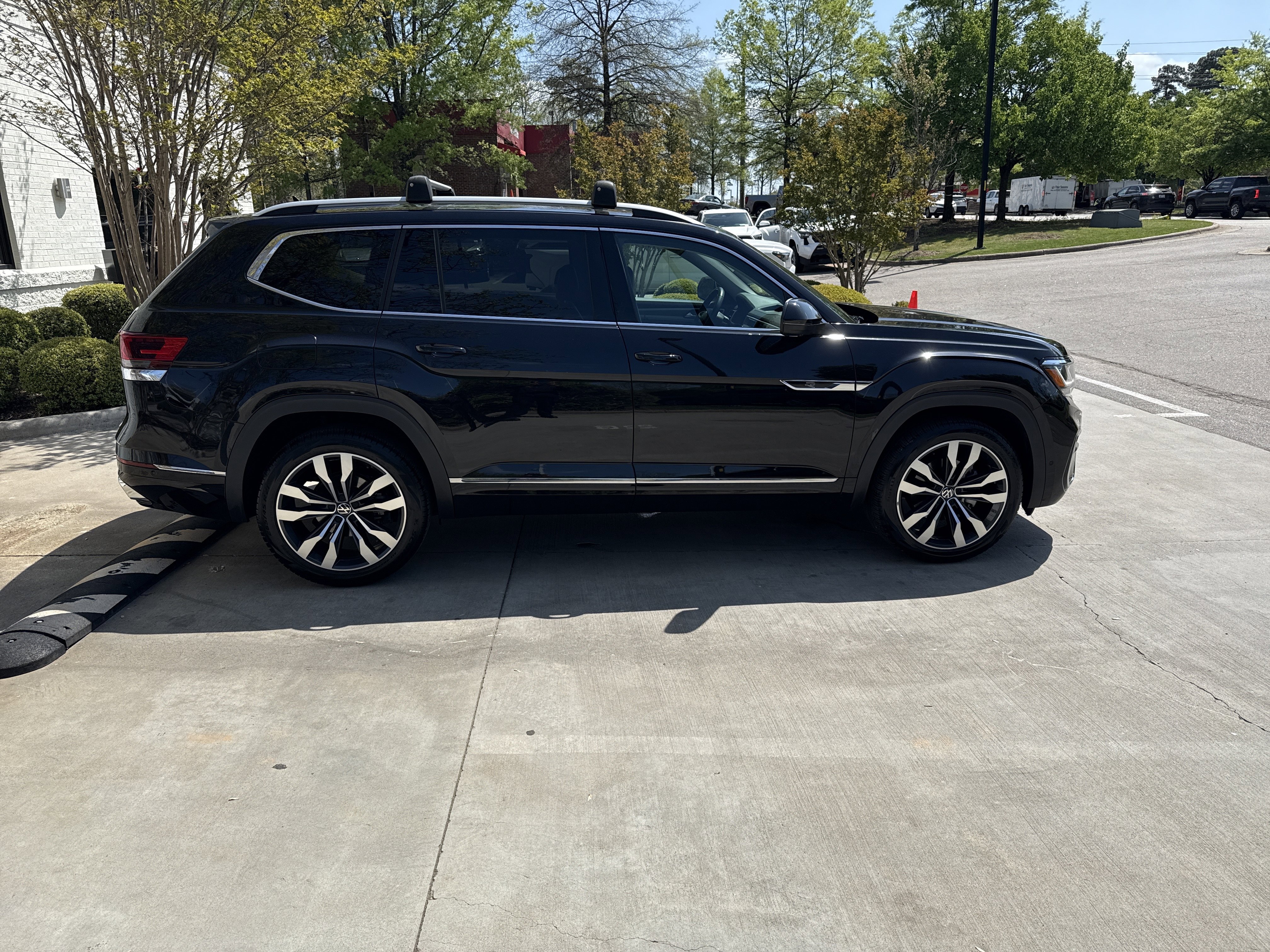 Used 2022 Volkswagen Atlas SEL Premium AWD/4WD image 12