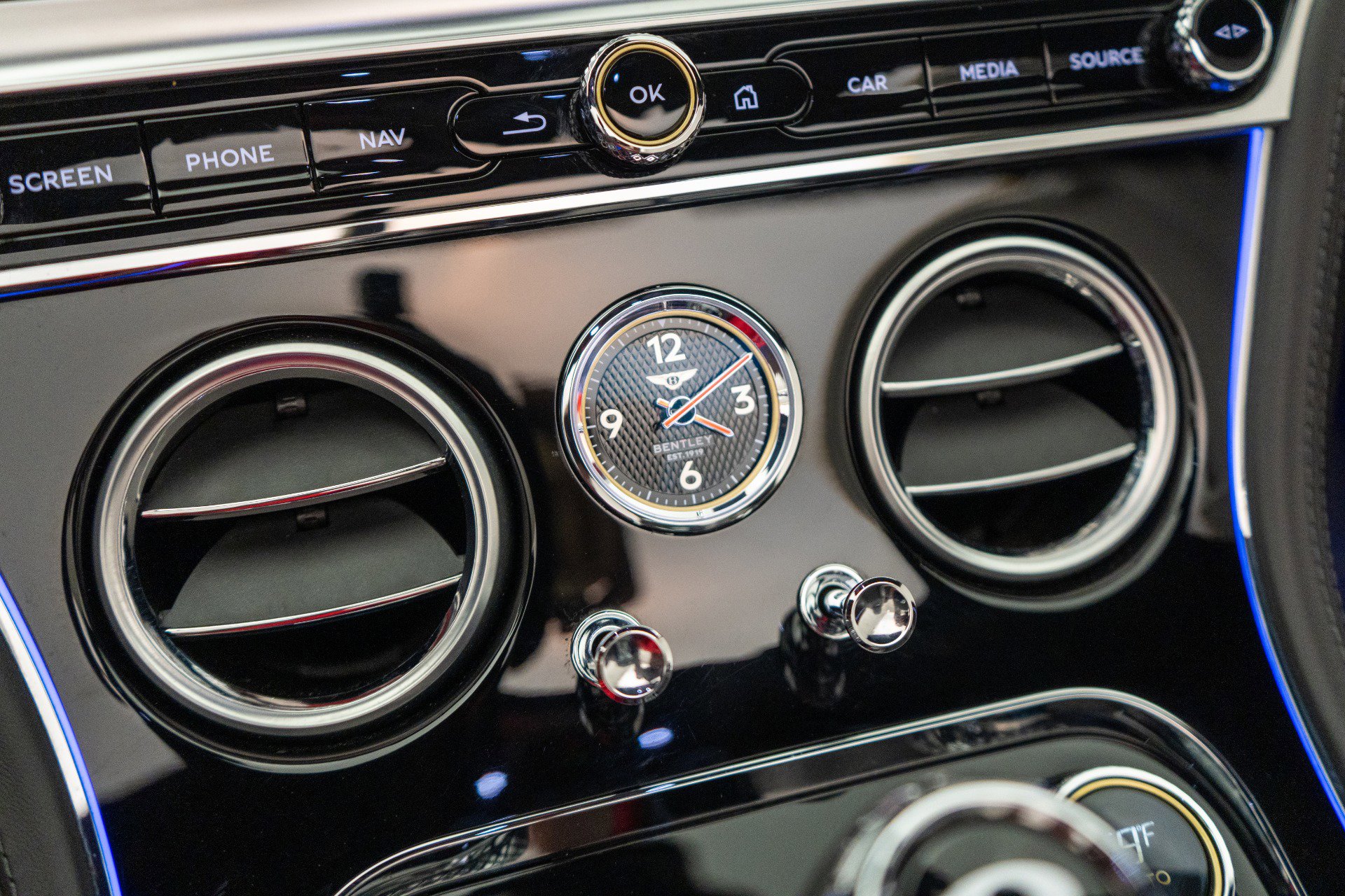 Used 2023 Bentley Continental GT V8 image 30