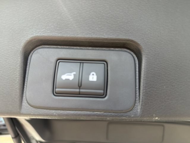 Used 2024 Nissan Rogue SV AWD/4WD image 32