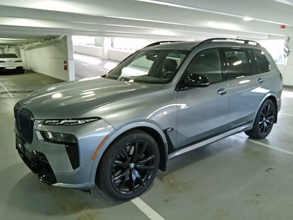 Used 2024 BMW X7 xDrive40i w/ M Sport Package image 3