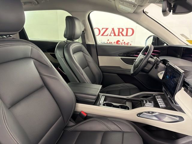 Used 2025 Lincoln Nautilus Premier image 16