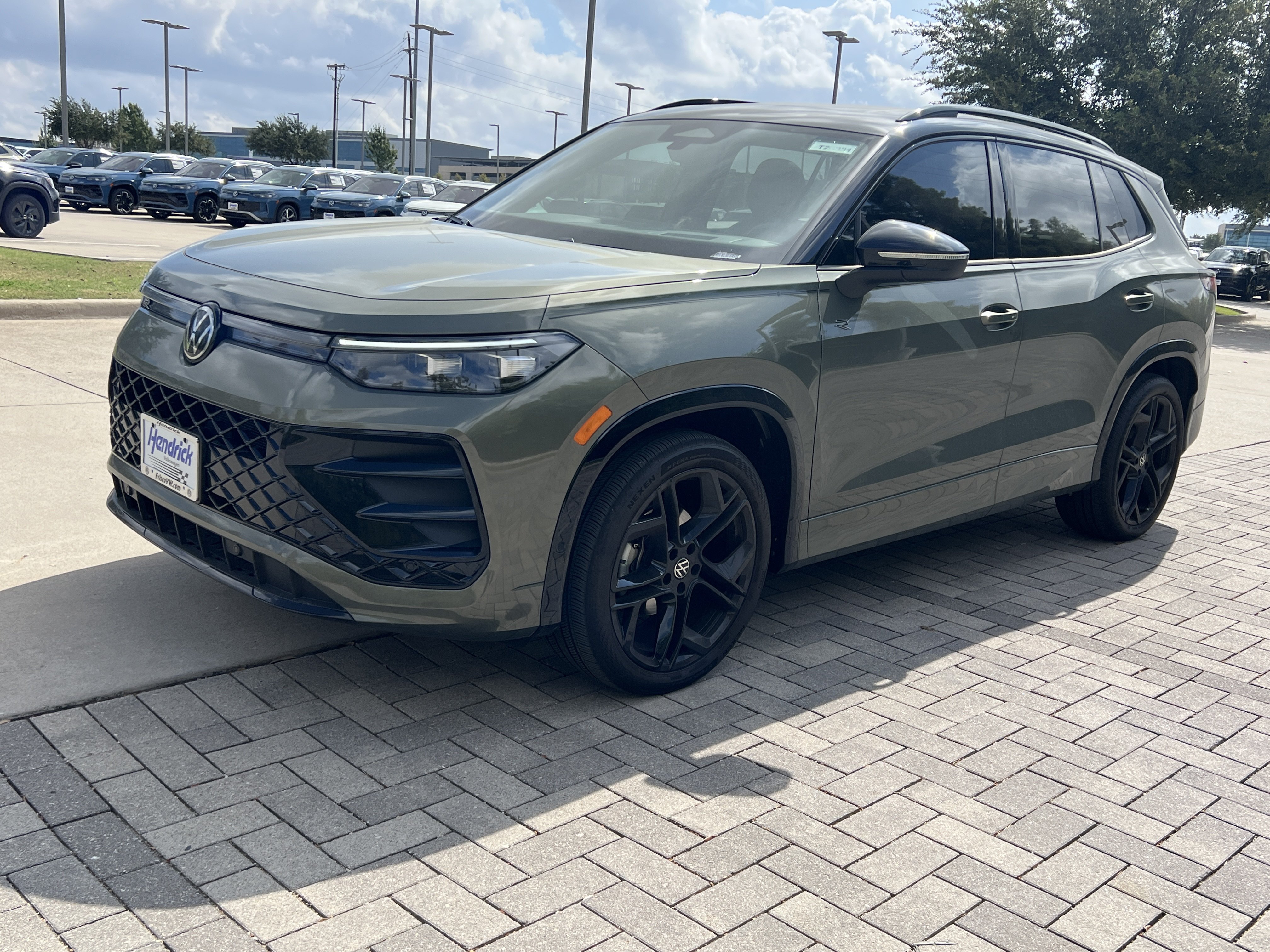 Certified 2026 Volkswagen Tiguan SE R-Line FWD image 4