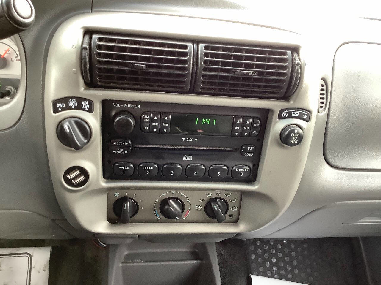 Used 2004 Ford Explorer Sport Trac XLS image 31