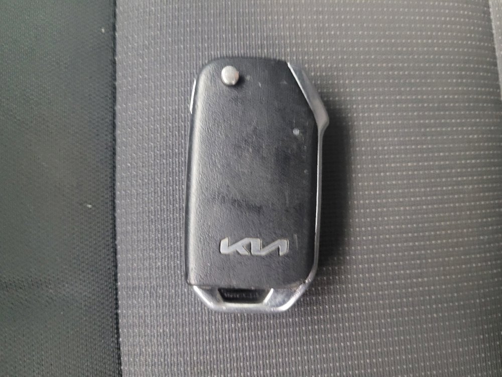 Used 2024 Kia Niro LX image 32