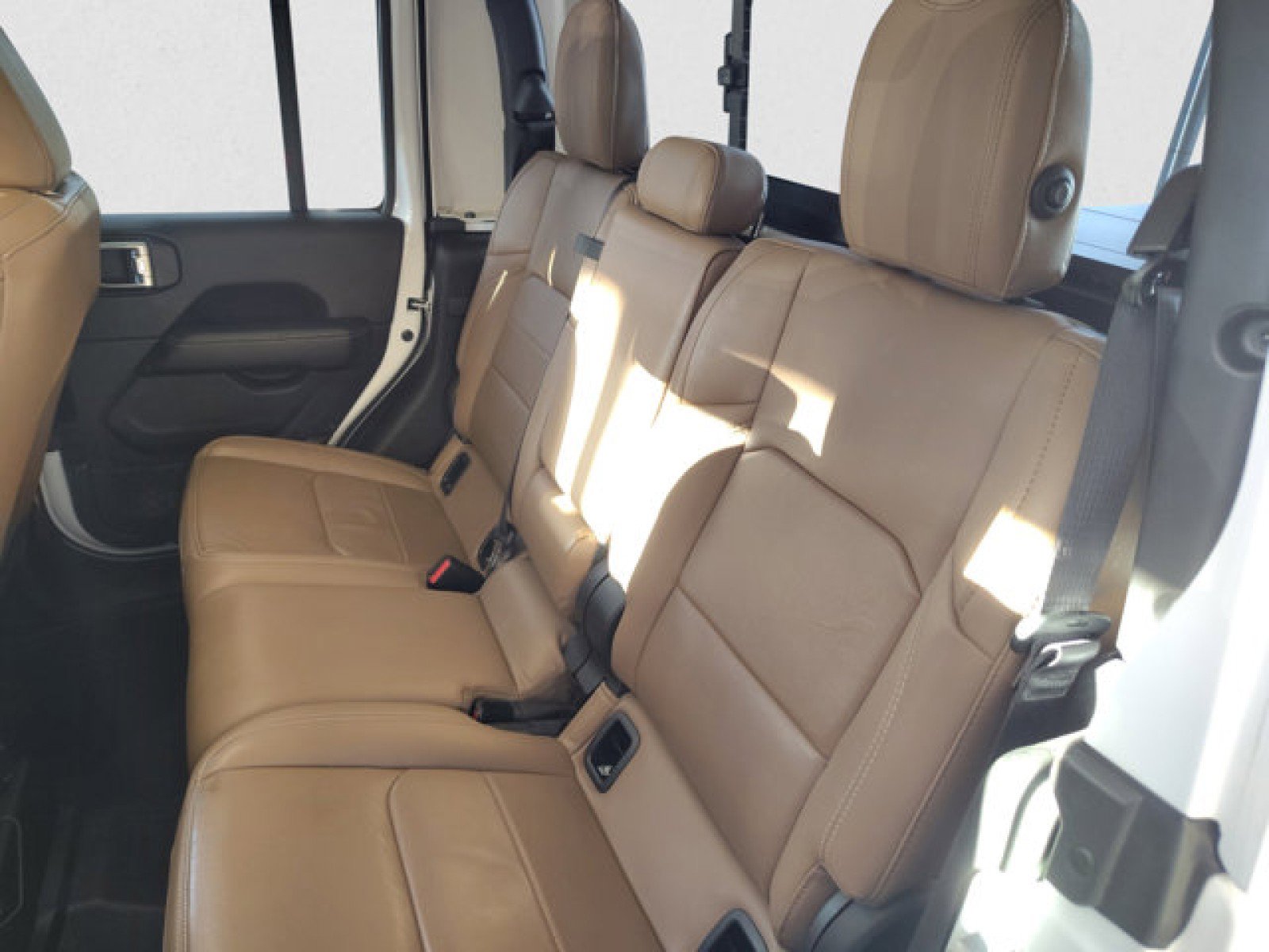 Used 2020 Jeep Gladiator Overland image 17